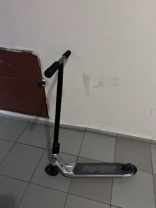 Кастом. Алюминевый трюковой самокат в достаточно хорошем состоянии
