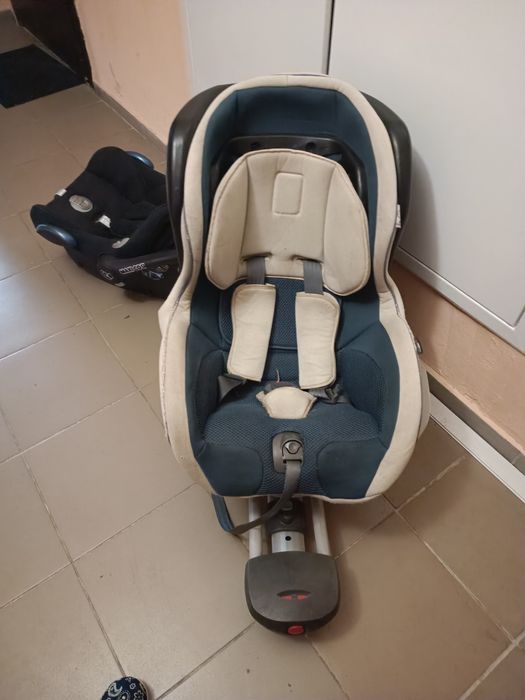 Продам дитяче автокрісла для дитини до 4 х років