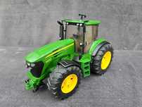 Bruder Traktor John Deere 7930