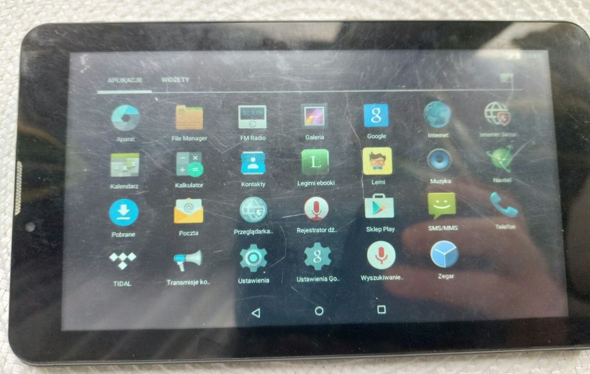 Tablet Kiano Slimtab 7, średni stan. Coś działa.