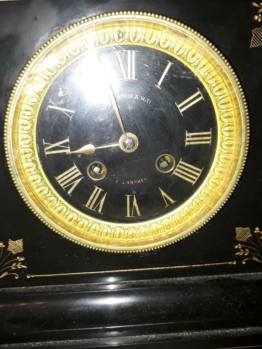 Антикварные каминные часы из камня