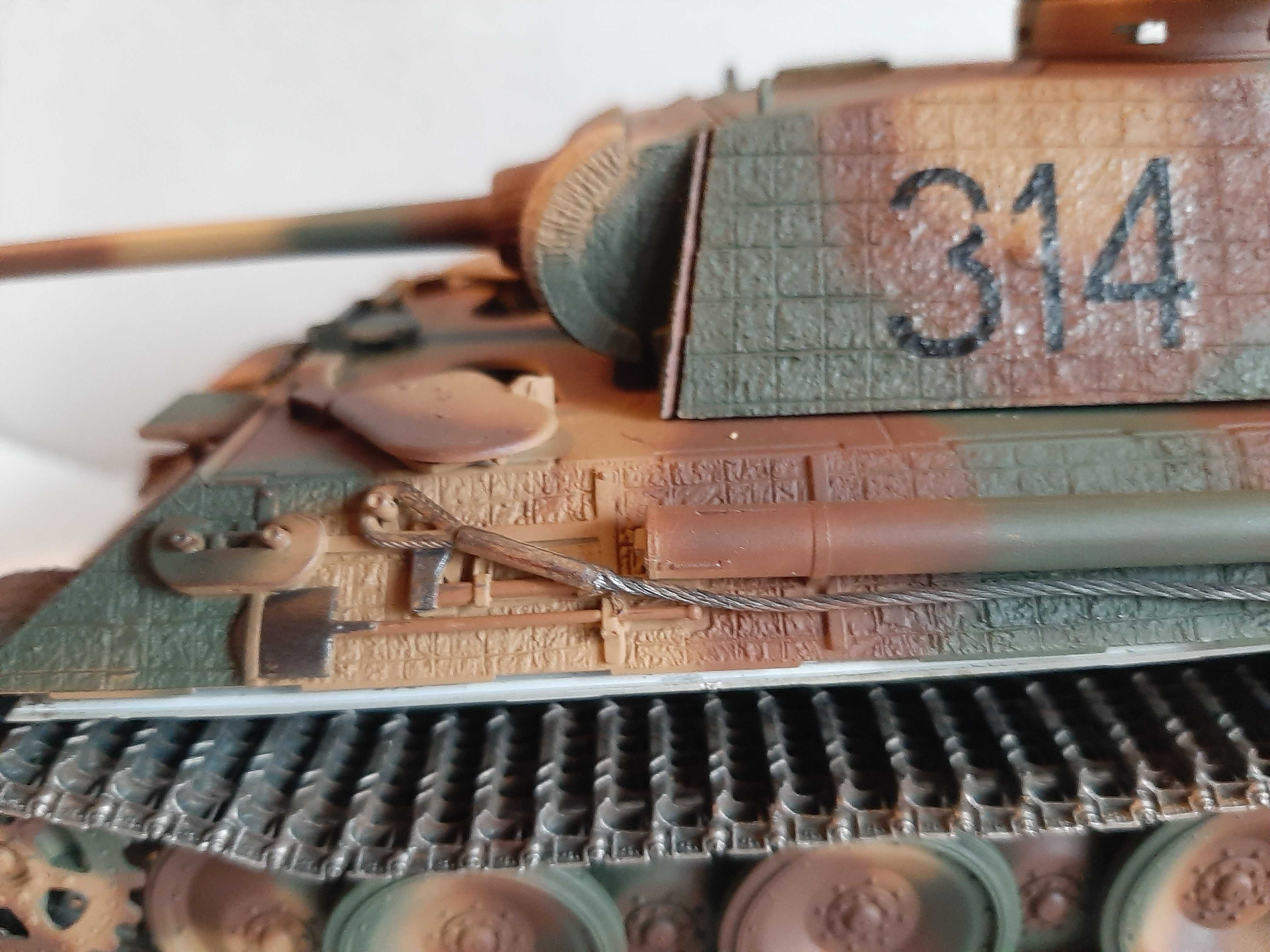 Panther D z wnetrzem skala 1/35.