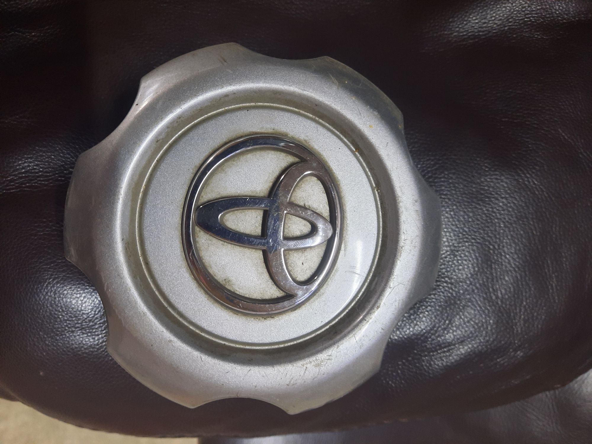 Заглушка-ковпак на Toyota Land Cruiser
