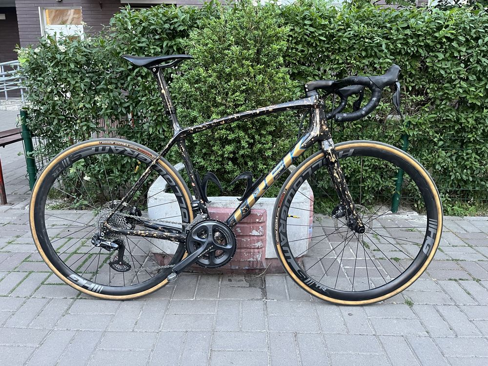 Топовий шосейний велосипед Trek Emonda SLR Disc Di2 (рама 56)