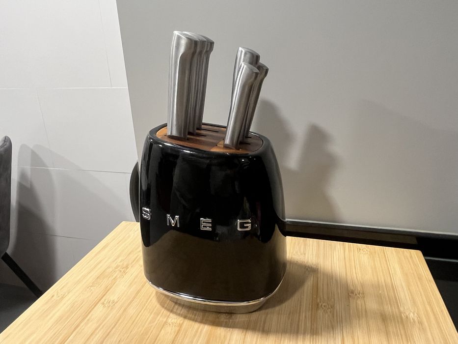 Vendo Bloco SMEG (6 facas) - NOVO!