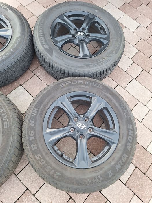 Felgi aluminiowe 16 z oponami zimowymi Hyunday