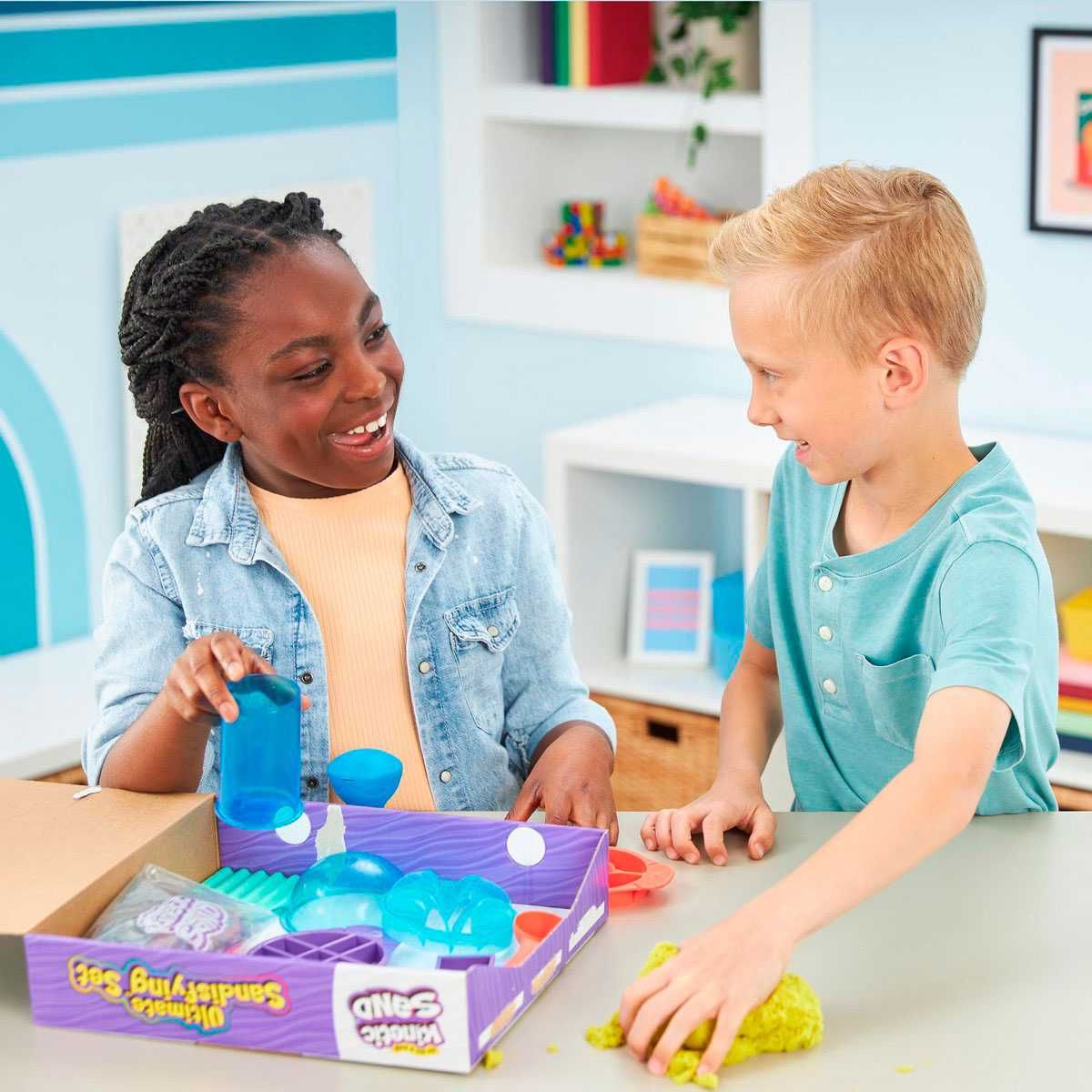 Набір піску Kinetic Sand Кольорові пригоди 71647, акція