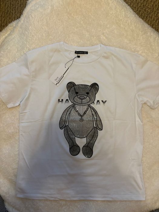 Трендовая футболка. Біла с каменями.