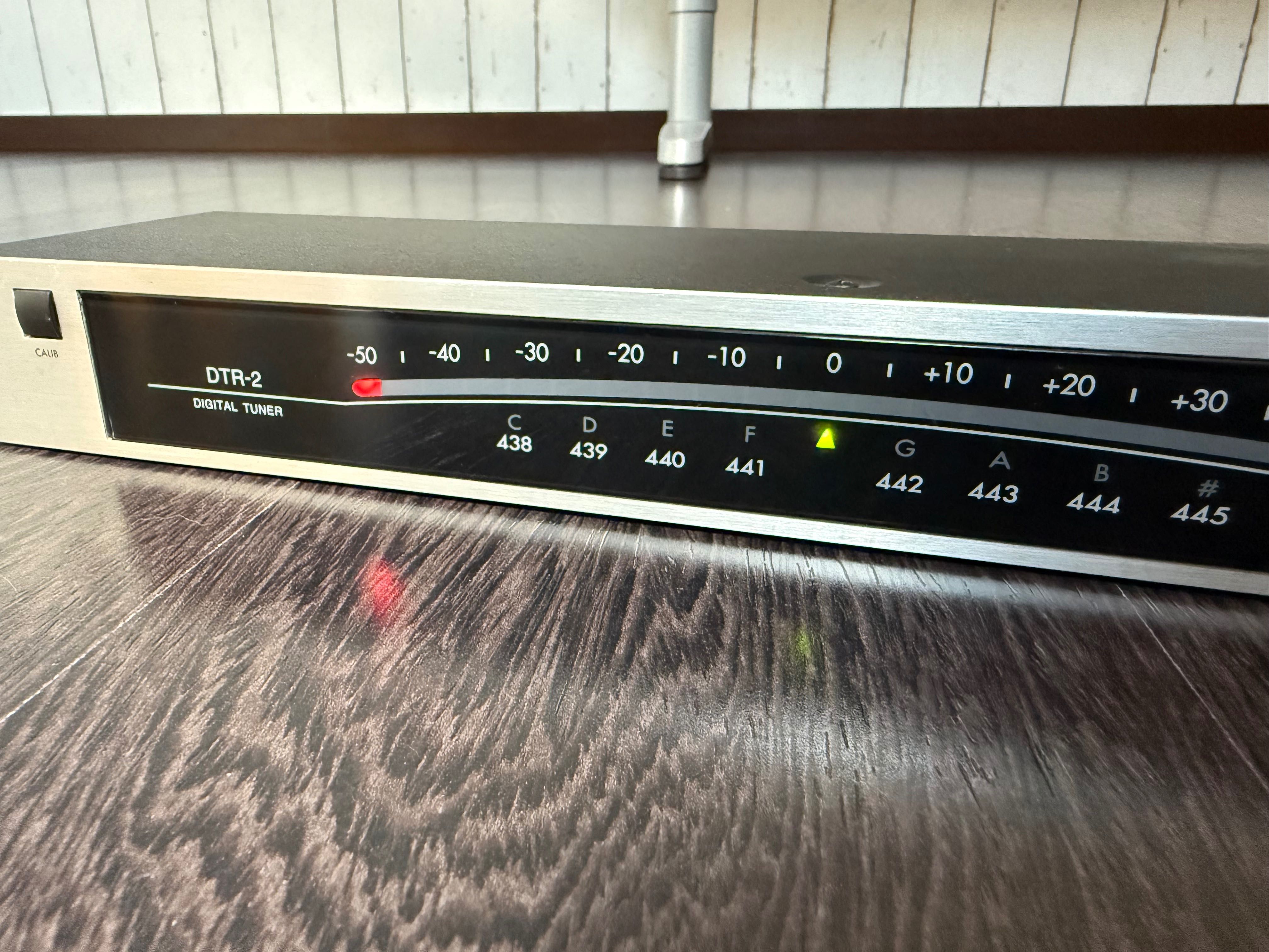 Afinador de rack Korg DTR-2 – excelente estado