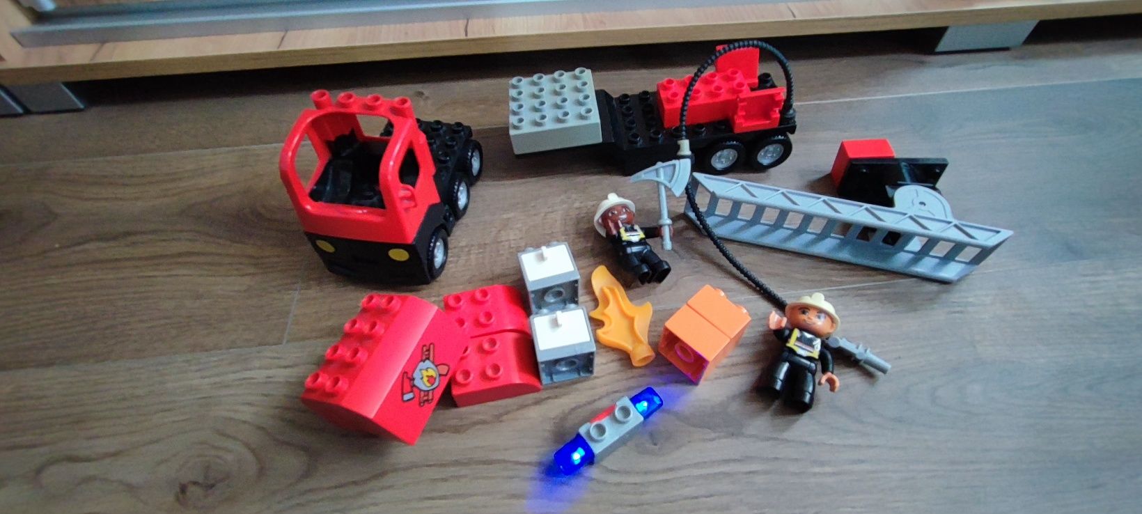 Wóz strażacki LEGO Duplo 4977 klocki straż pożarna