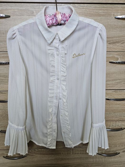 Біла сорочка з цікавими рукавами