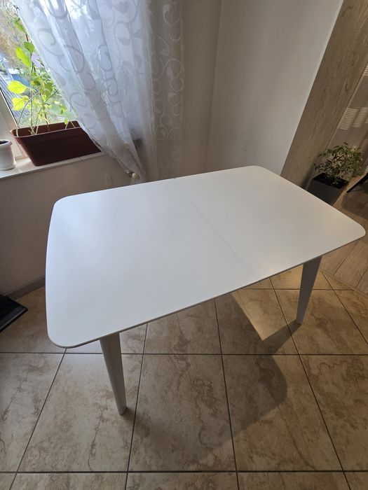 Стіл обідній.  .