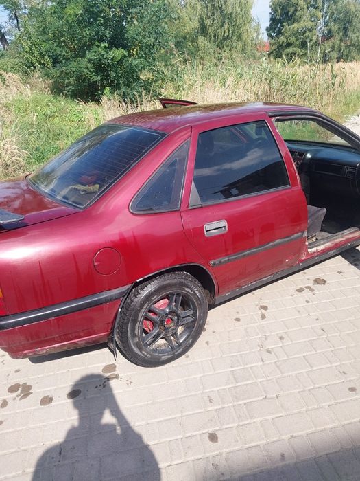 Opel vectra A 1.6 карб