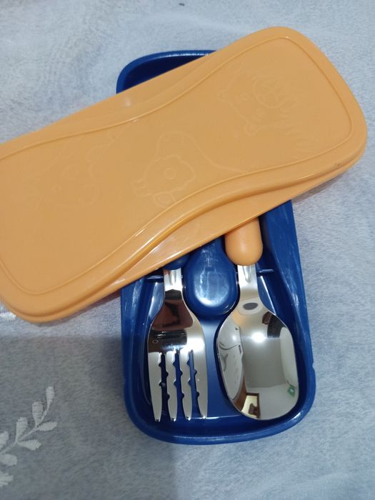 Caixa organizadora de talheres.