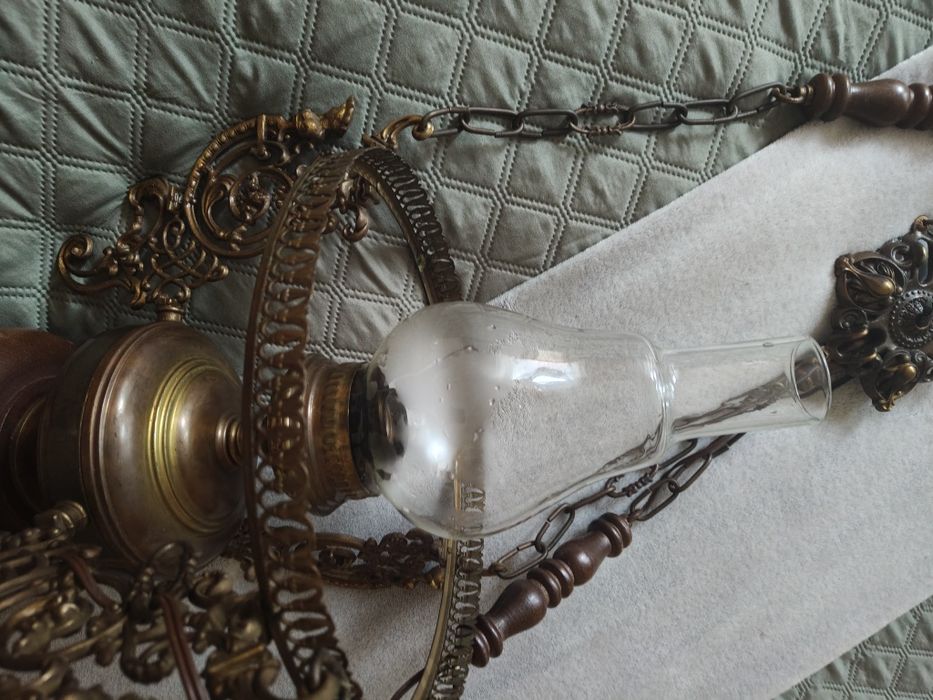 Lampa sufitowa z dawnych lat