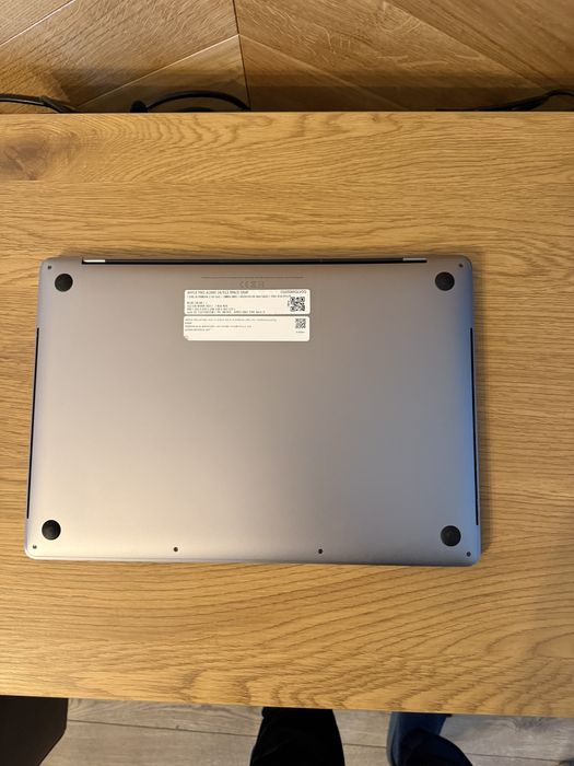 MacBook Pro 2019 i9 16/512
