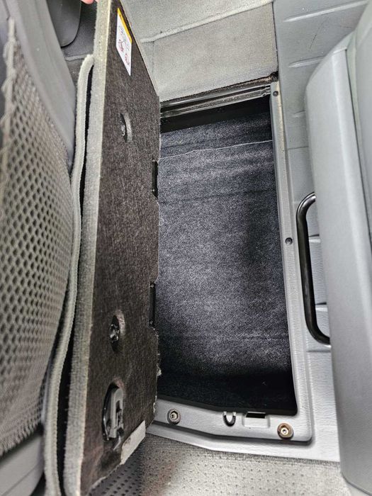 Мінівен Volkswagen Routan у максимальній комплектації SEL Premium.