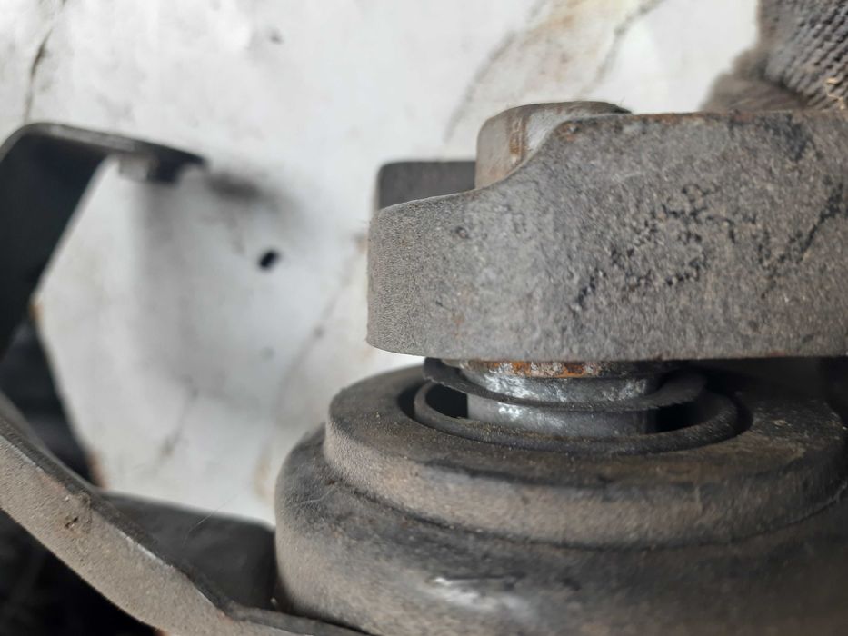 Гідравлічна подушка двигуна тойота Авенсіс т25 2.0 дкат дизель