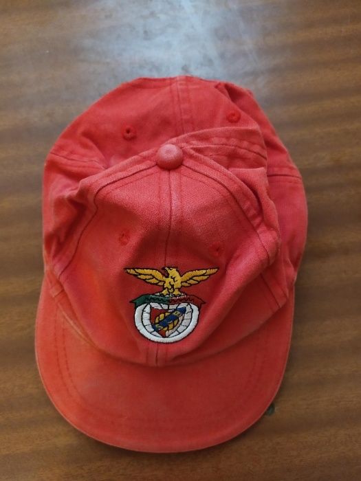 Conjunto de 3 bones do Benfica de criança