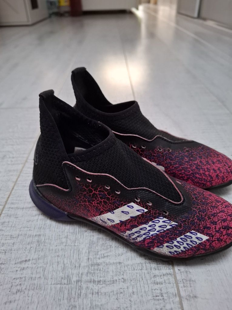 Turfy lanki buty do piłki nożnej na skarpecie adidas predator kultowe