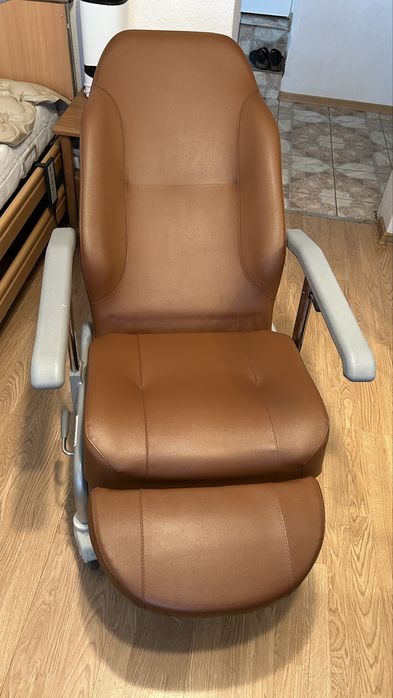 Fotel geriatyczny wózek inwalidzki na kółkach Vermeiren Normandie PLUS