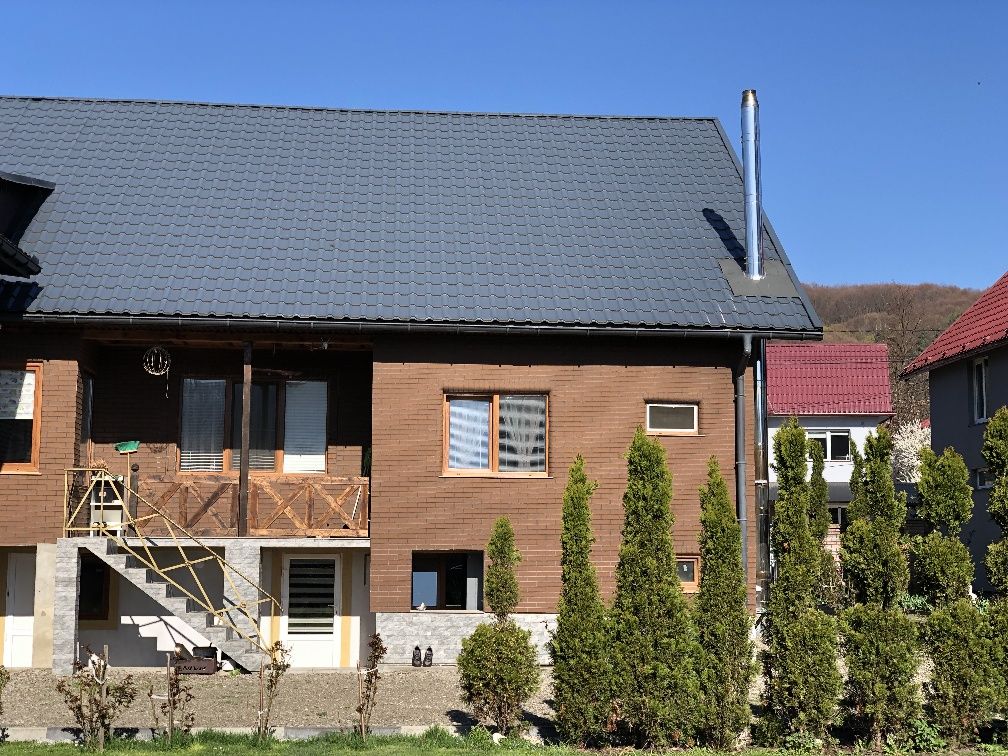 Будинок в продажі з аредним приміщенням та прибудовою