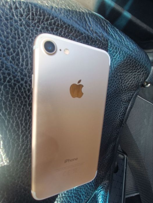 Власний iphone 7  з коробкою