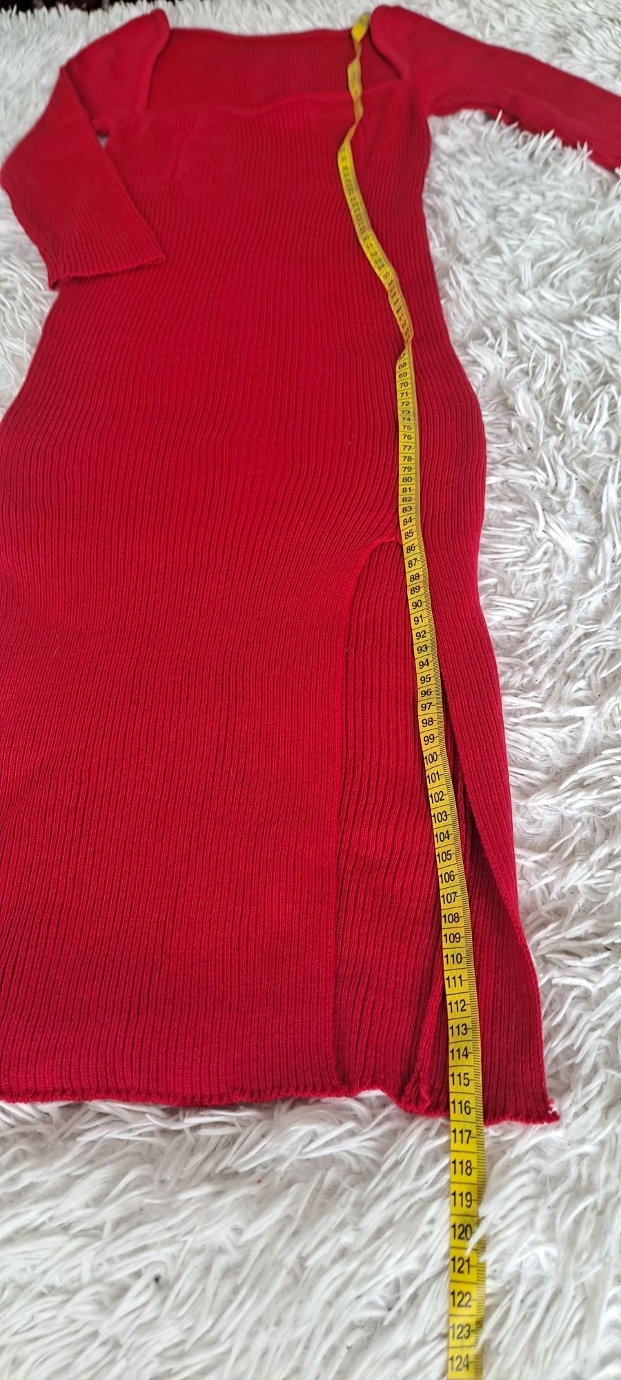Czerwona sweterkowa sukienka prążkowana r. S
