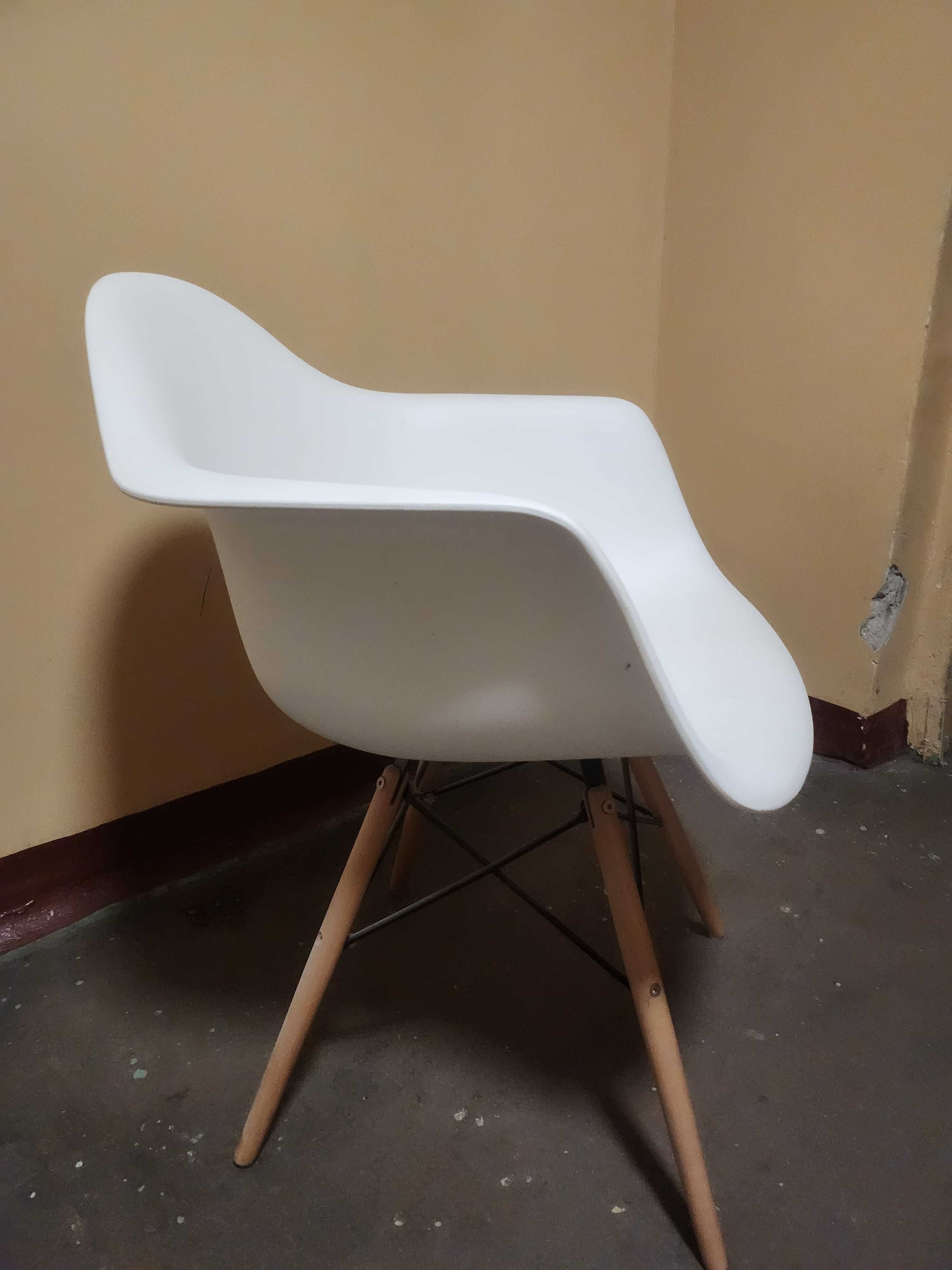 fotel biały Ikea w stylu skandynawskim