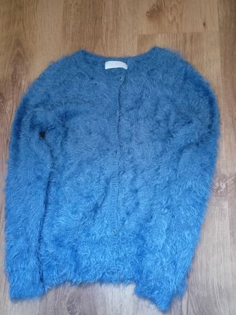 Niebieski sweterek