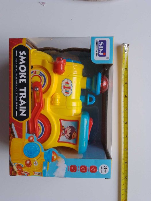 Игрушка Веселыйпаровозик на батарейках.