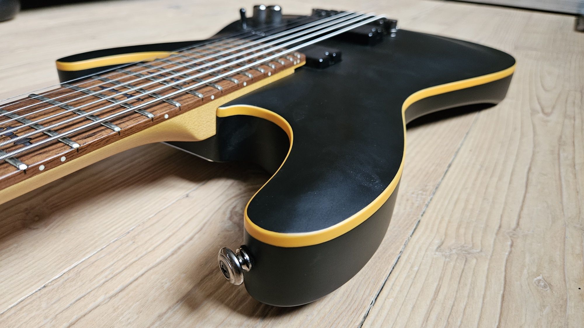 Schecter Demon 7