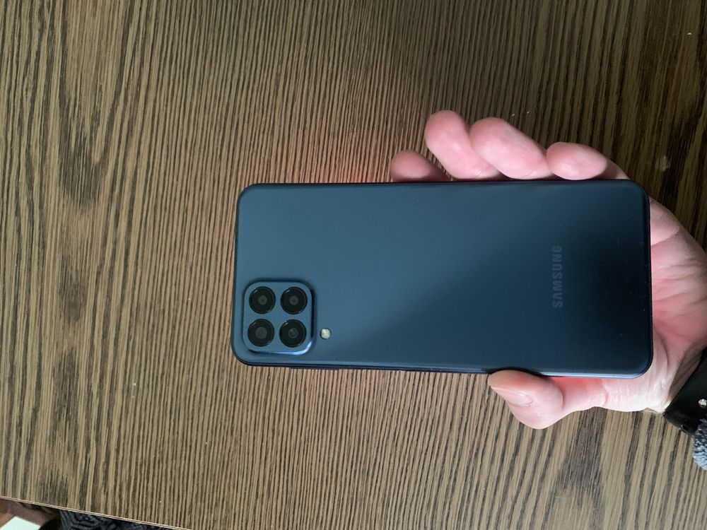 Samsung m33 телефон