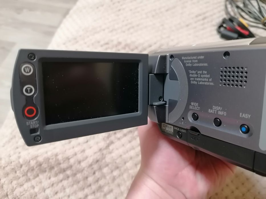 Видеокамера  Sony Handycam DCR - SR80 60GB HDD CAMCORDER + BONUS