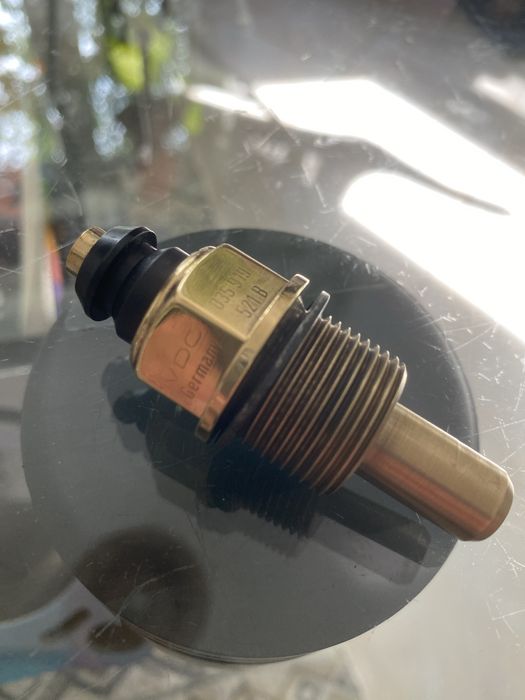 Czujnik temperatury oleju Audi 2.3 NG / 2.2T 20v