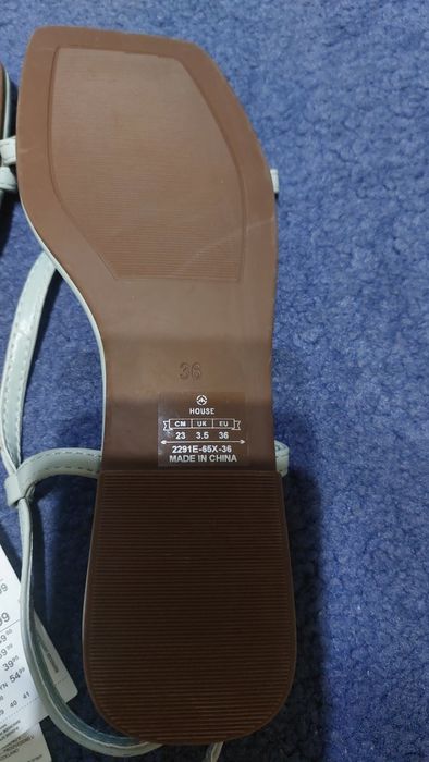 Нові босоніжки house