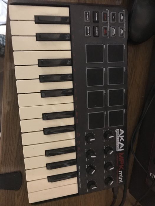 Продаю MIDI клавиатуру