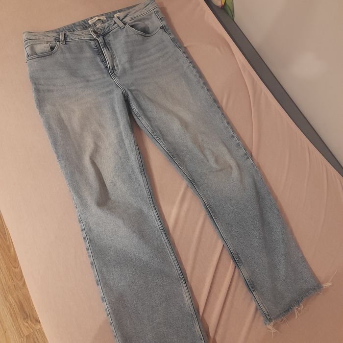 Spodnie jeansy jasno niebieksie sinsay