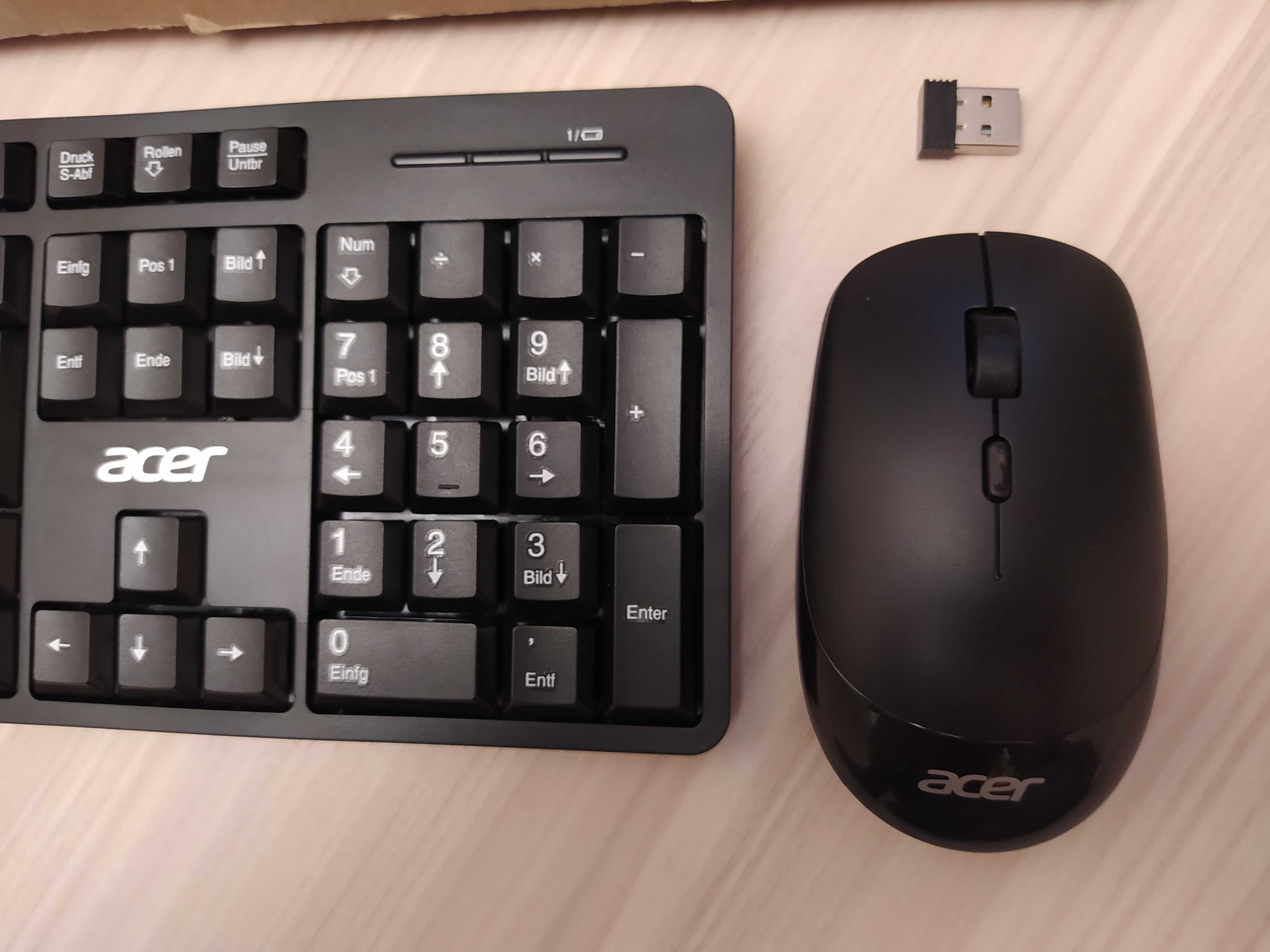 Беспроводная клавиатура с мышкой Acer