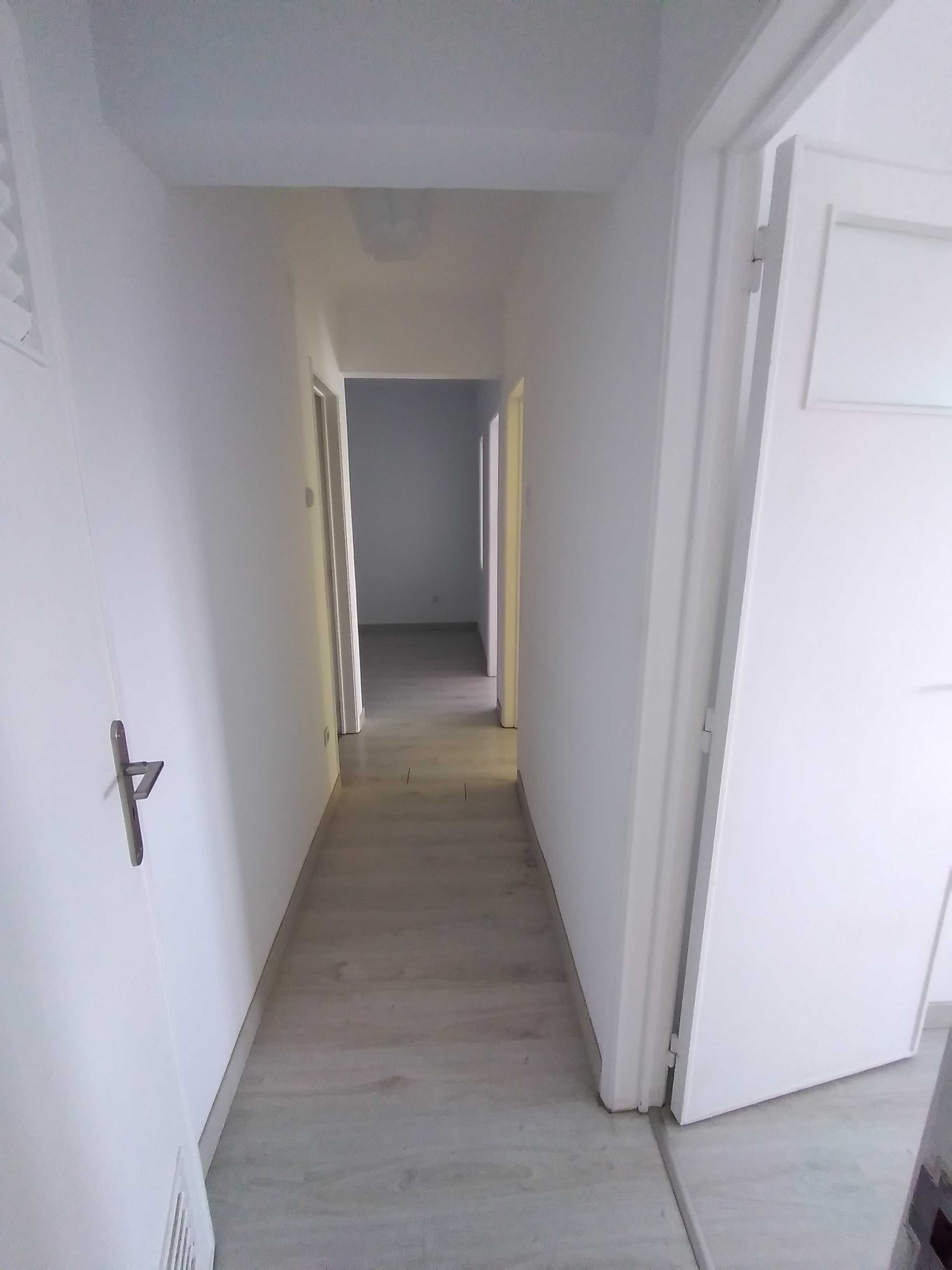 Rent / Arrendo apartamento com 2 quartos na Pontinha próximo do metro