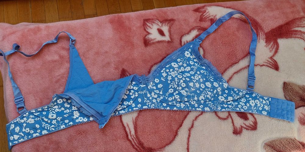 Бюсти для годування