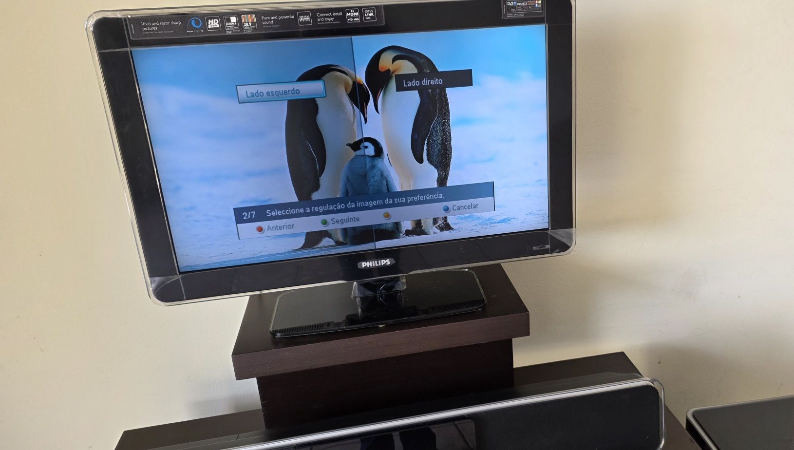 Armario TV + TV + Ambisound Philips