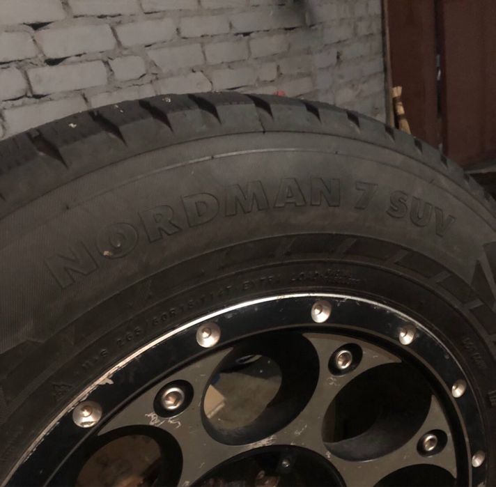 Зимняя шипованая резина nokian nordman 7 suv 225 60 r18