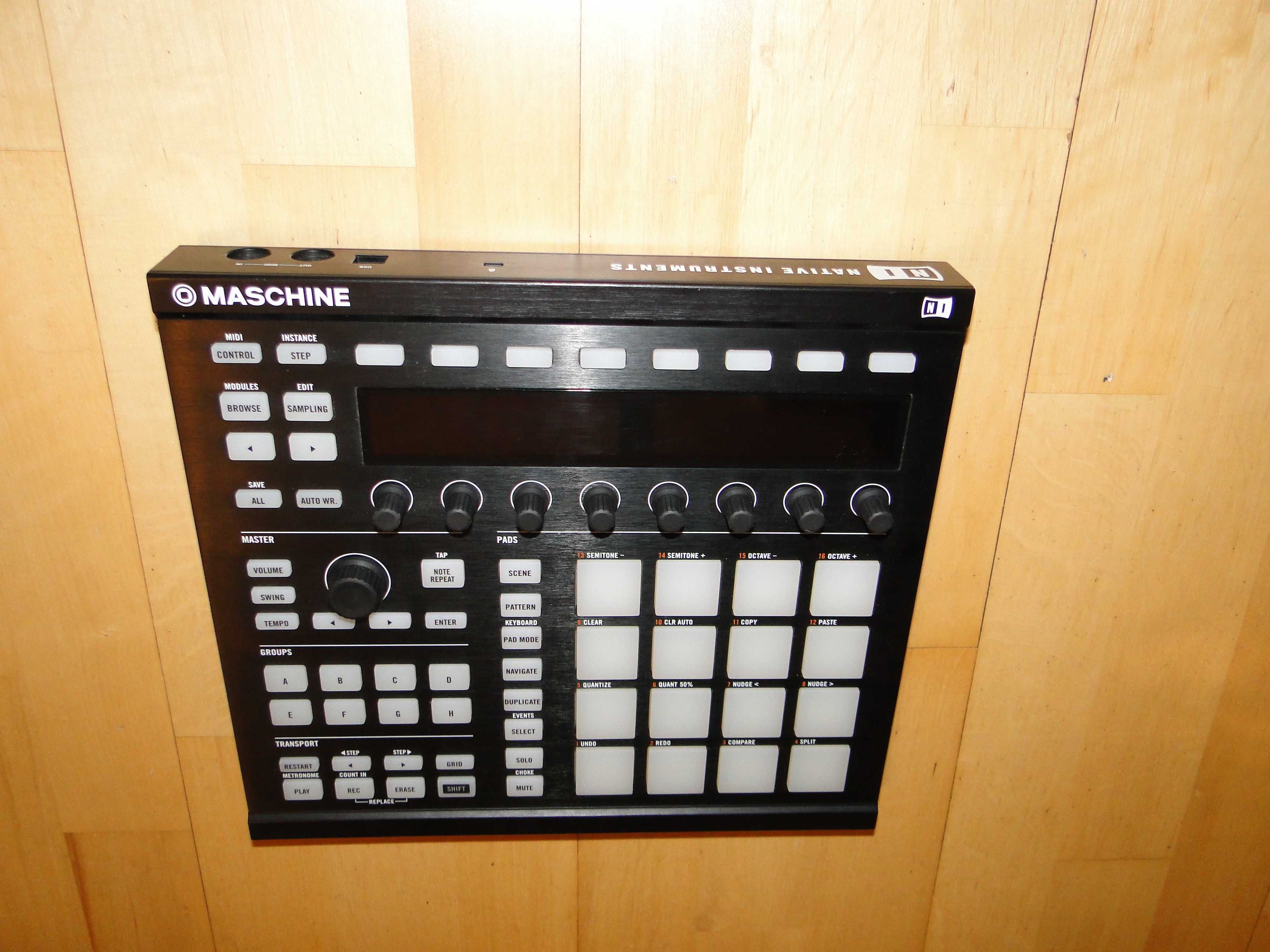 Zawodowa Stacja Dla DJ Kontroler Native Instruments Maschine MK2.Nówka