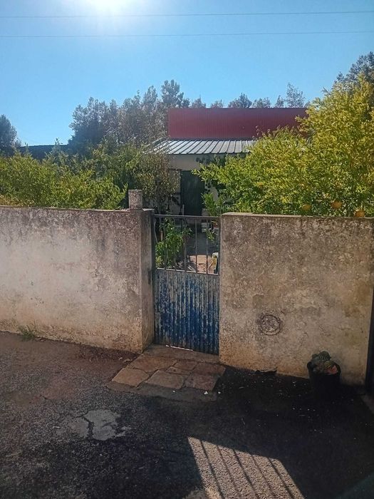 Vende-se arrecadação e terreno em Abrigada
