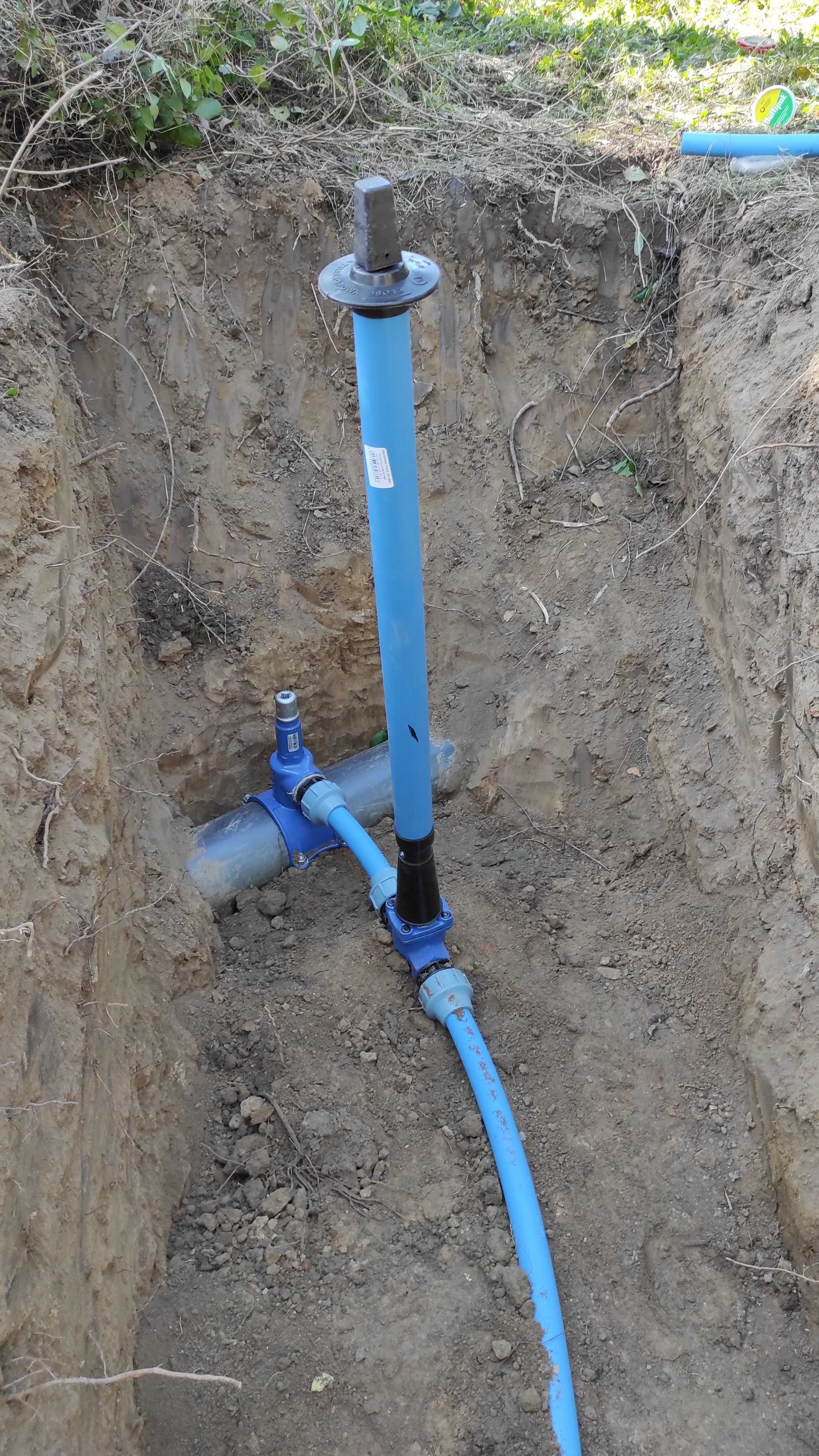 Wykonanie podłączeń studni, wodociągów, gazu, kanalizacji, koparka