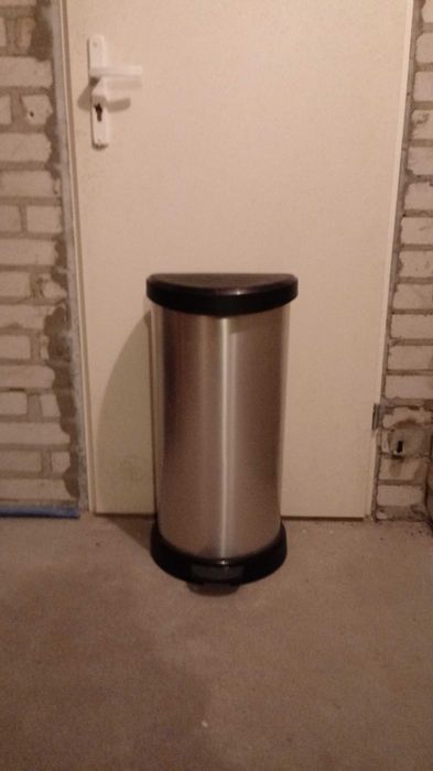 Sprzedam kosz na śmieci