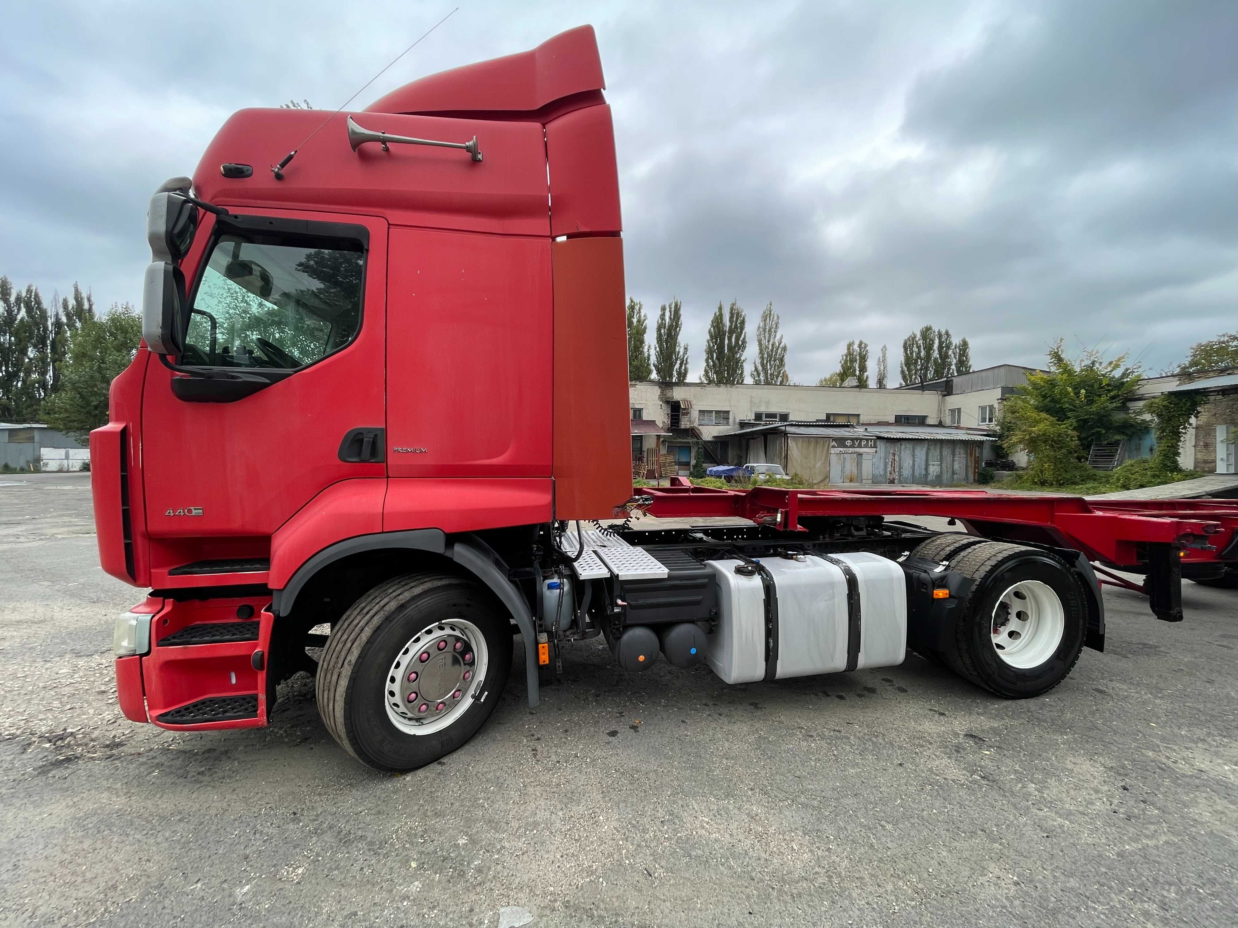 Renault Premium + контейнеровоз