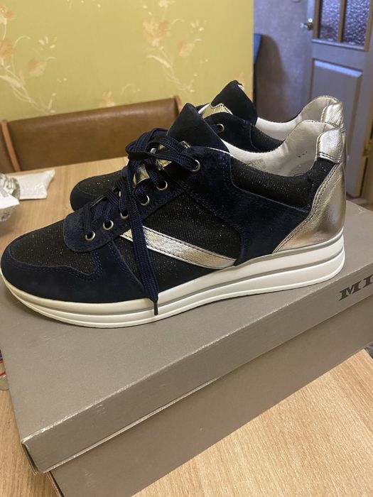 НОВЫЕ Женские кроссовки МИДа,40р, натуральная замша,кожа и текстиль