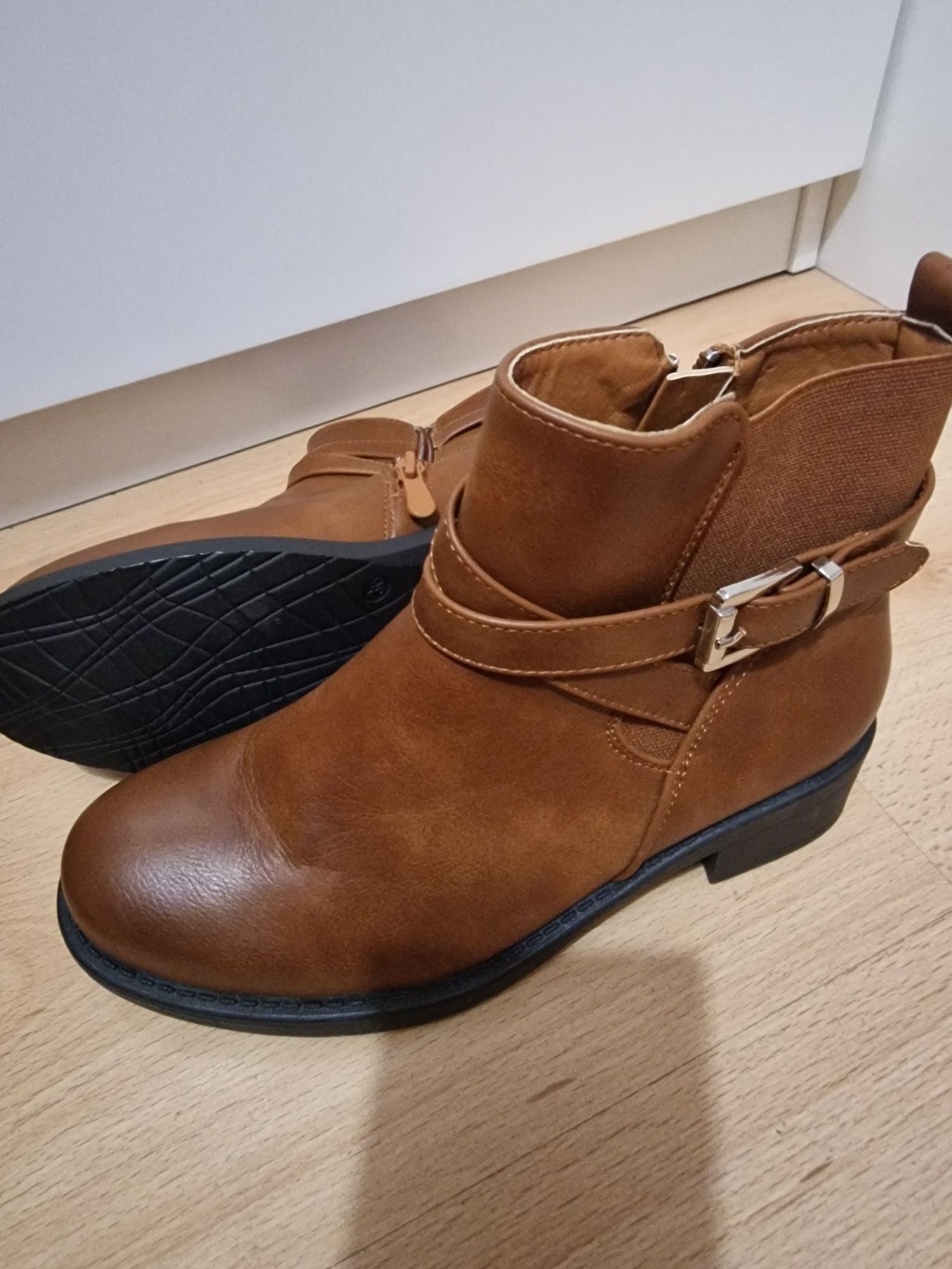 Botas curtas castanhas